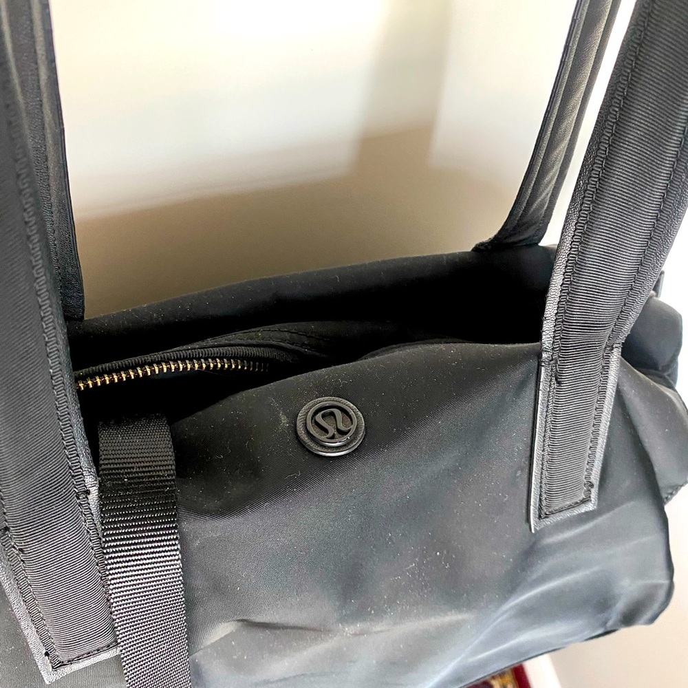 COPY - LULULEMON GYM BAG